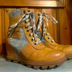 Sorel wedge winter boots with excellent traction. Worn a few times only.
